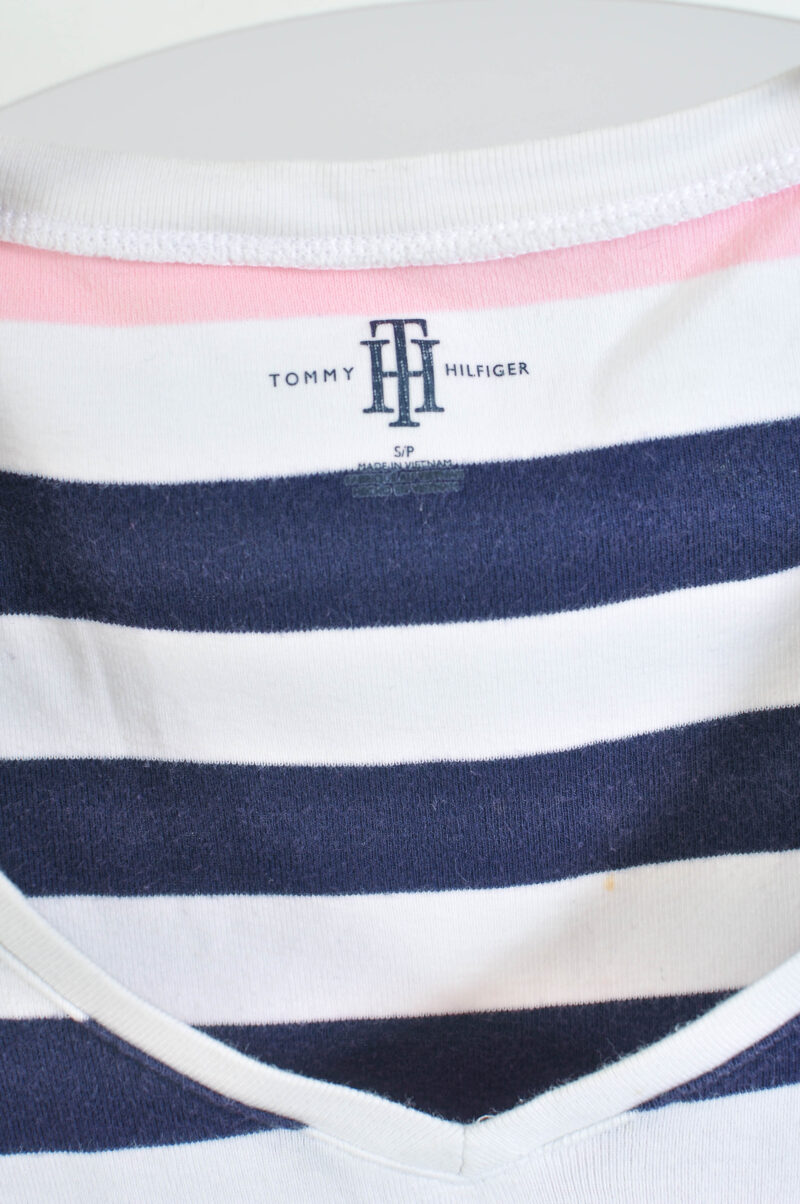 Vintage 00s Tommy Hilfiger T-Shirt - Image 3
