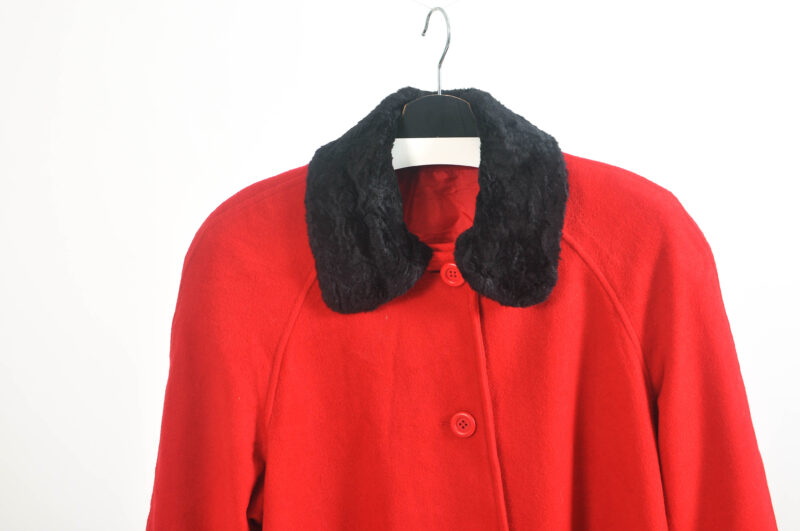 Vintage 90s Red Coat – Bold & Timeless - Image 3