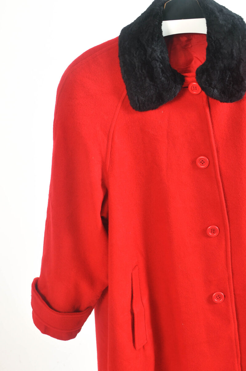 Vintage 90s Red Coat – Bold & Timeless - Image 4