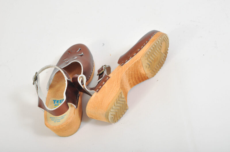 Vintage 90s real leather clogs in gold - Image 6