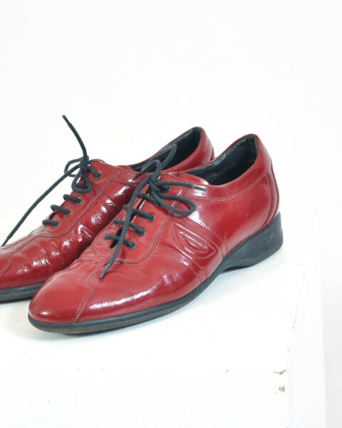 Vintage 00s real leather lacquered shoes in maroon