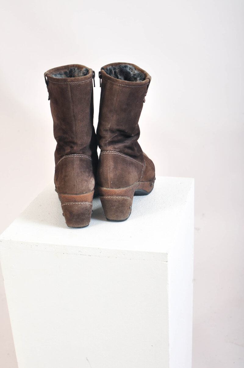 Vintage 00s brown suede ankle boots - Image 6