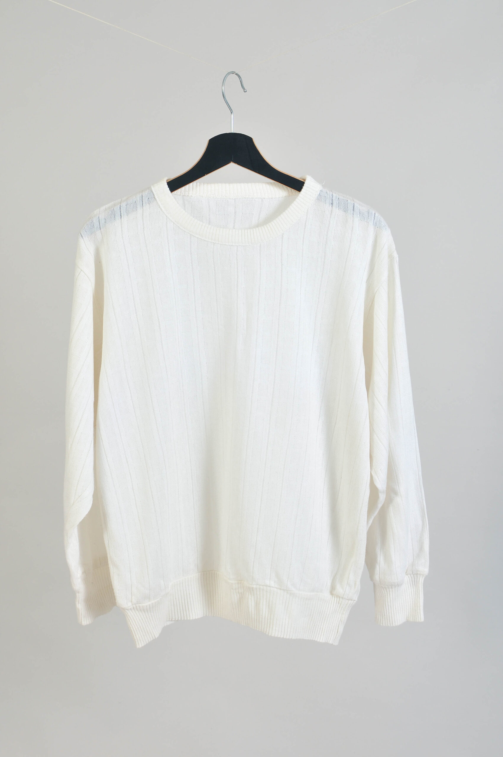 Vintage 90s White Lightweight Jumper | Fits S–L |