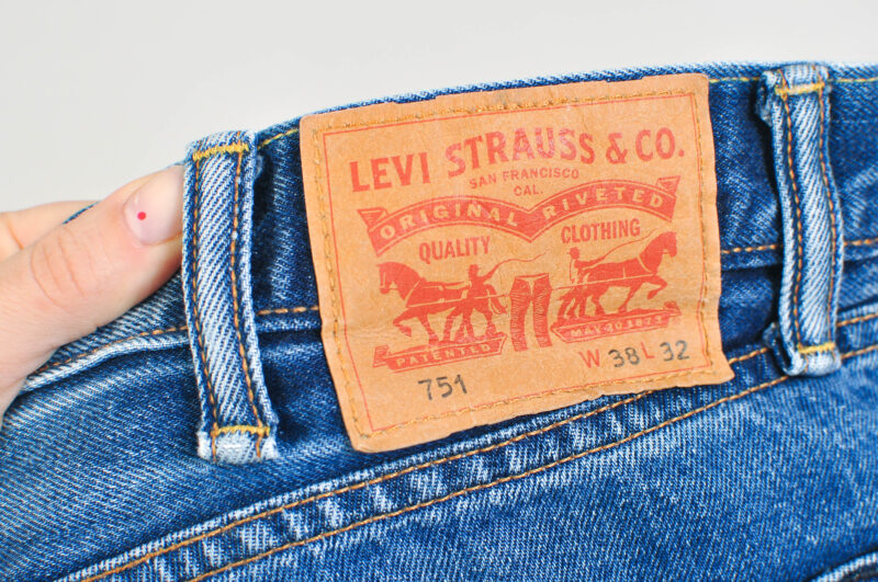 Vintage 00s Blue Denim Levi’s Shorts – Size 38 - Image 5