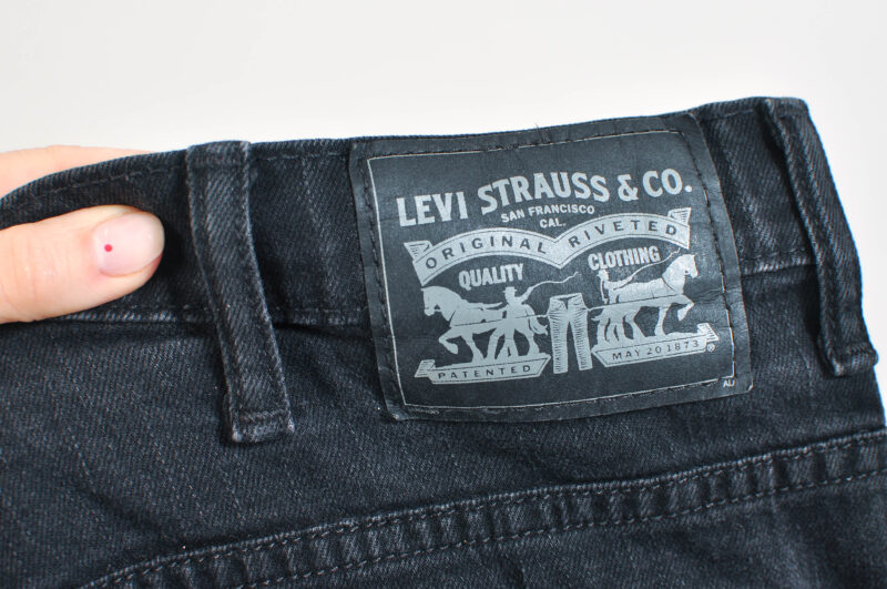 Vintage 00s Levi’s Black Denim Shorts – Size 38, XL-XXL - Image 5
