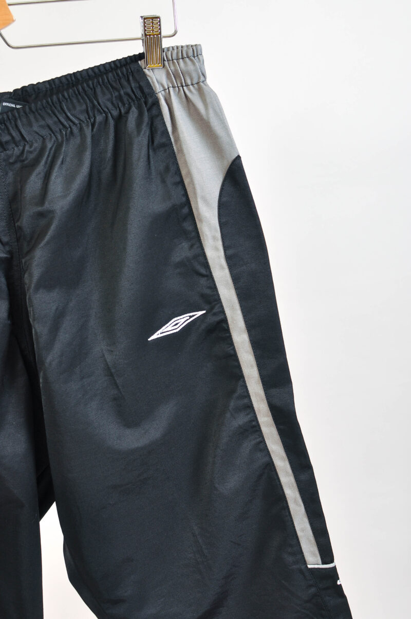 Vintage 00s Umbro Capri Shorts | Size XL - Image 3