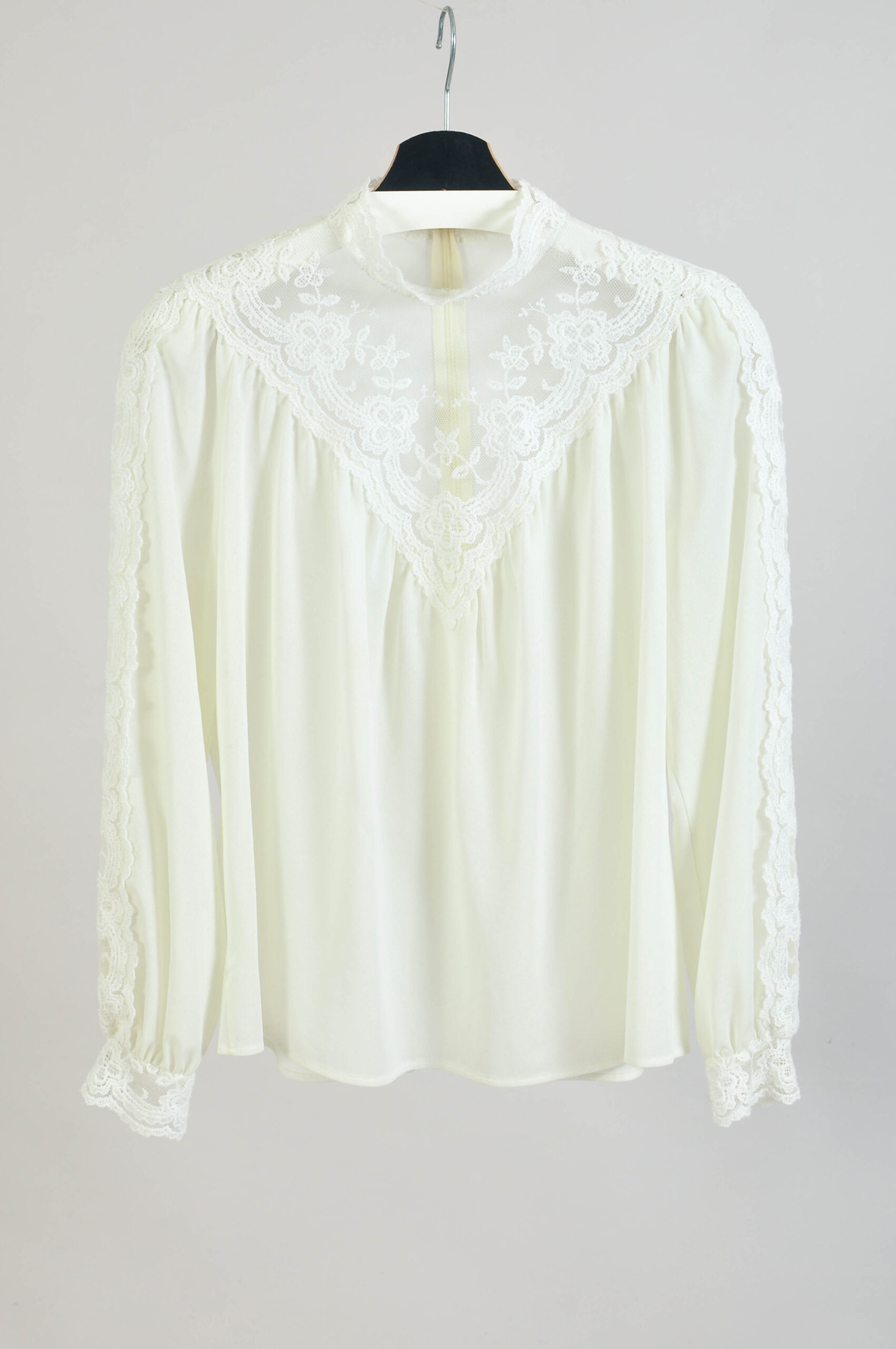 Vintage 80s White Lace Bohemian Blouse – Romantic Style, S-L