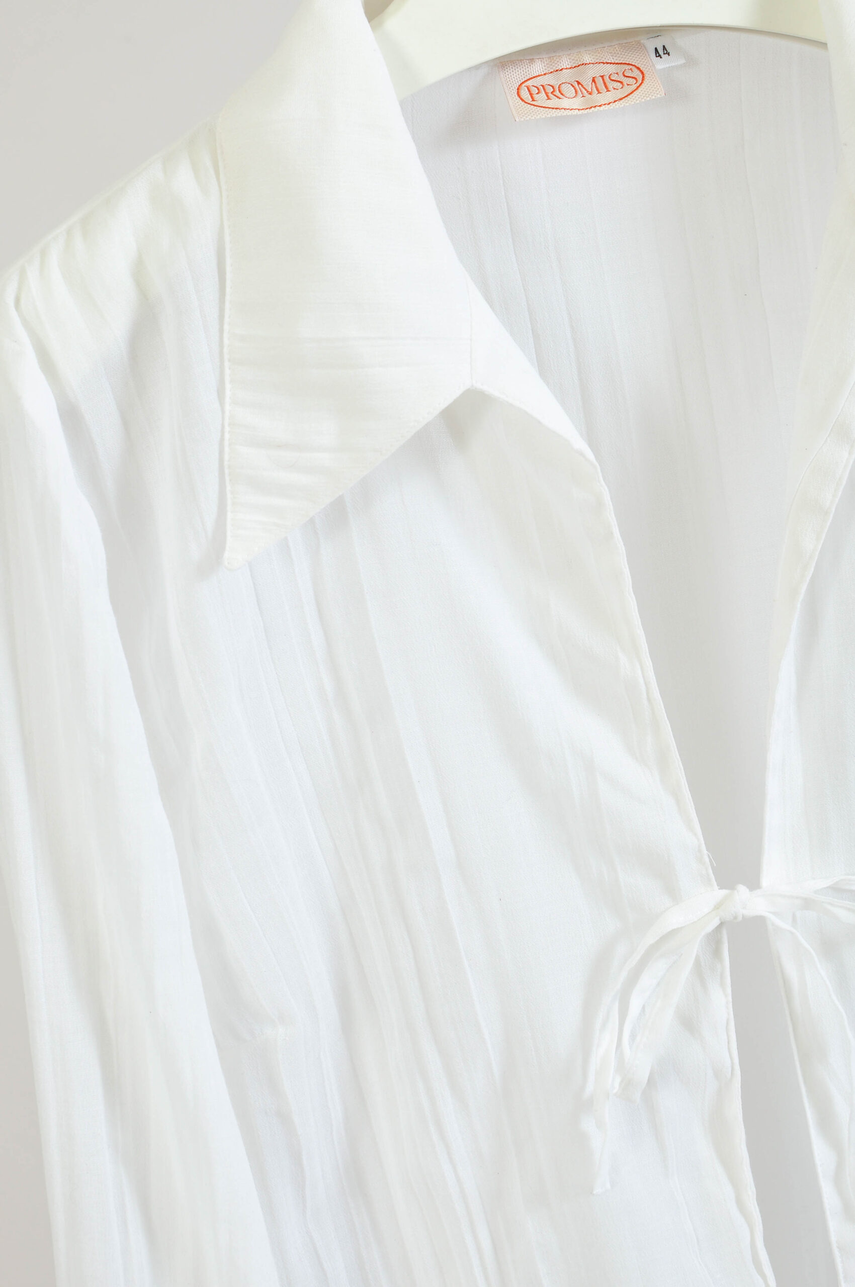 intage 90s White Blouse with Ribbon – Size 44 – Promiss - Image 3