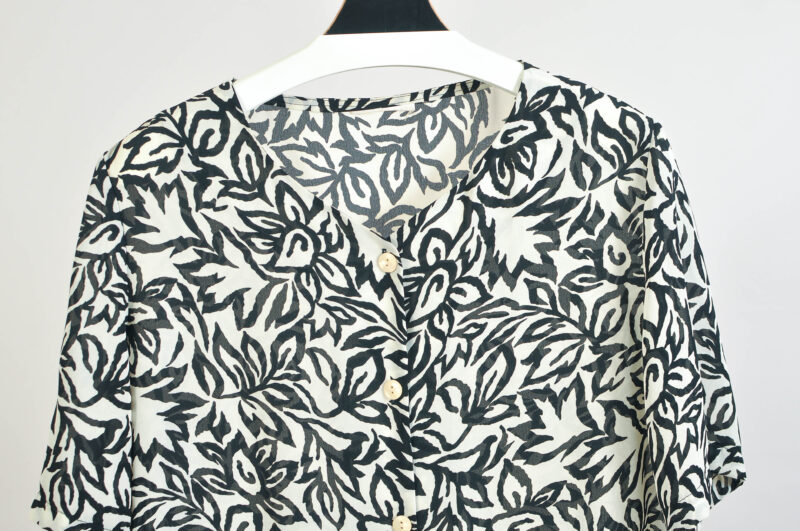 Vintage 90s Black and White Oversize Blouse | One Size - Image 3