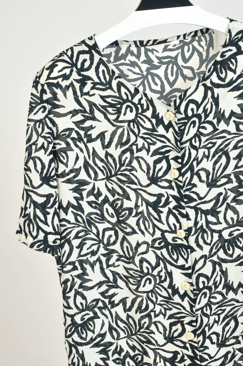 Vintage 90s Black and White Oversize Blouse | One Size - Image 4