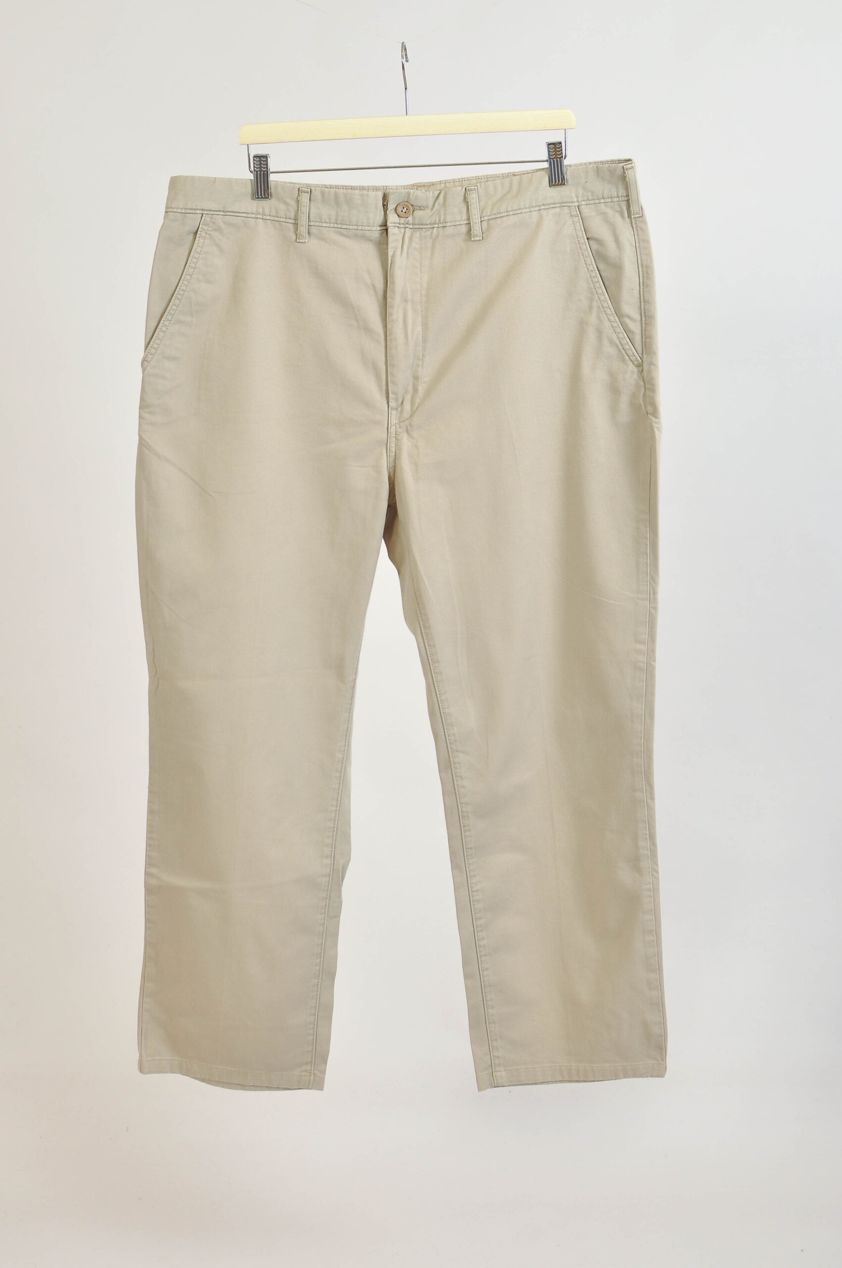 Vintage 00s Levi’s Beige Cotton Trousers – Size 40/32