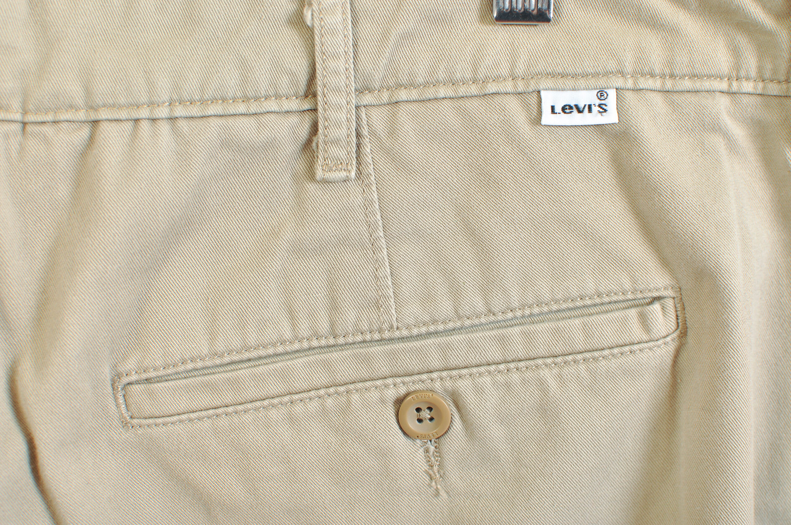 Vintage 00s Levi’s Beige Cotton Trousers – Size 40/32 - Image 4