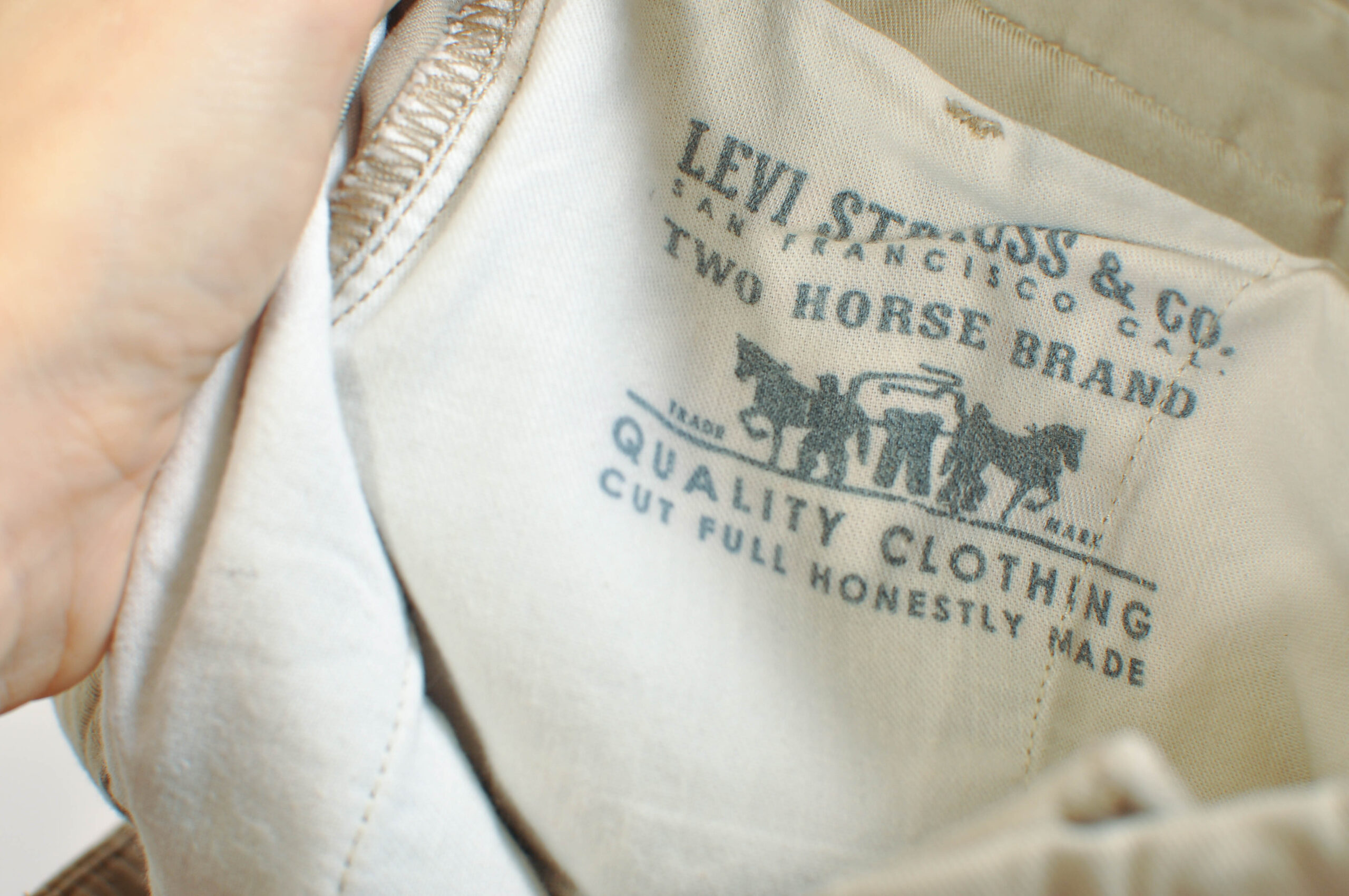 Vintage 00s Levi’s Beige Cotton Trousers – Size 40/32 - Image 5