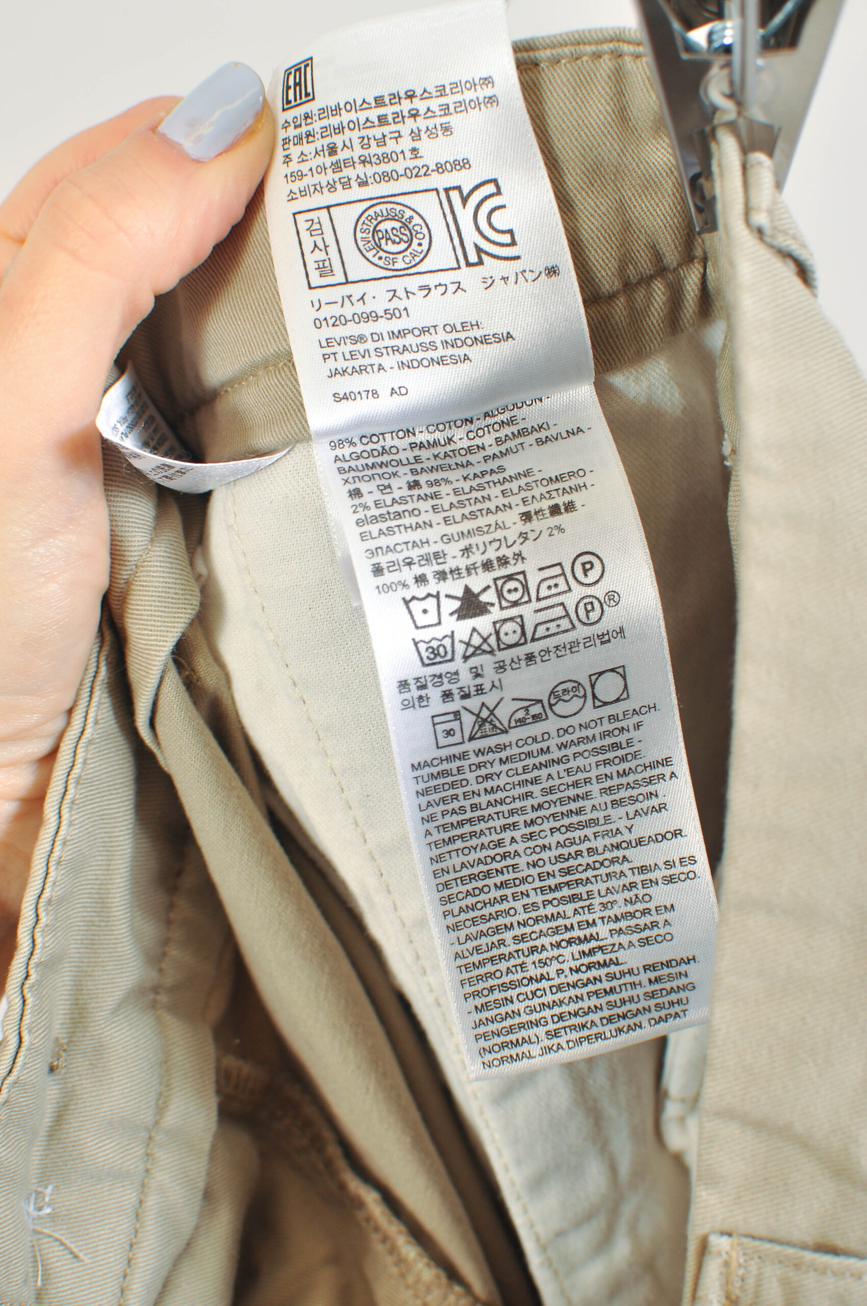 Vintage 00s Levi’s Beige Cotton Trousers – Size 40/32 - Image 7