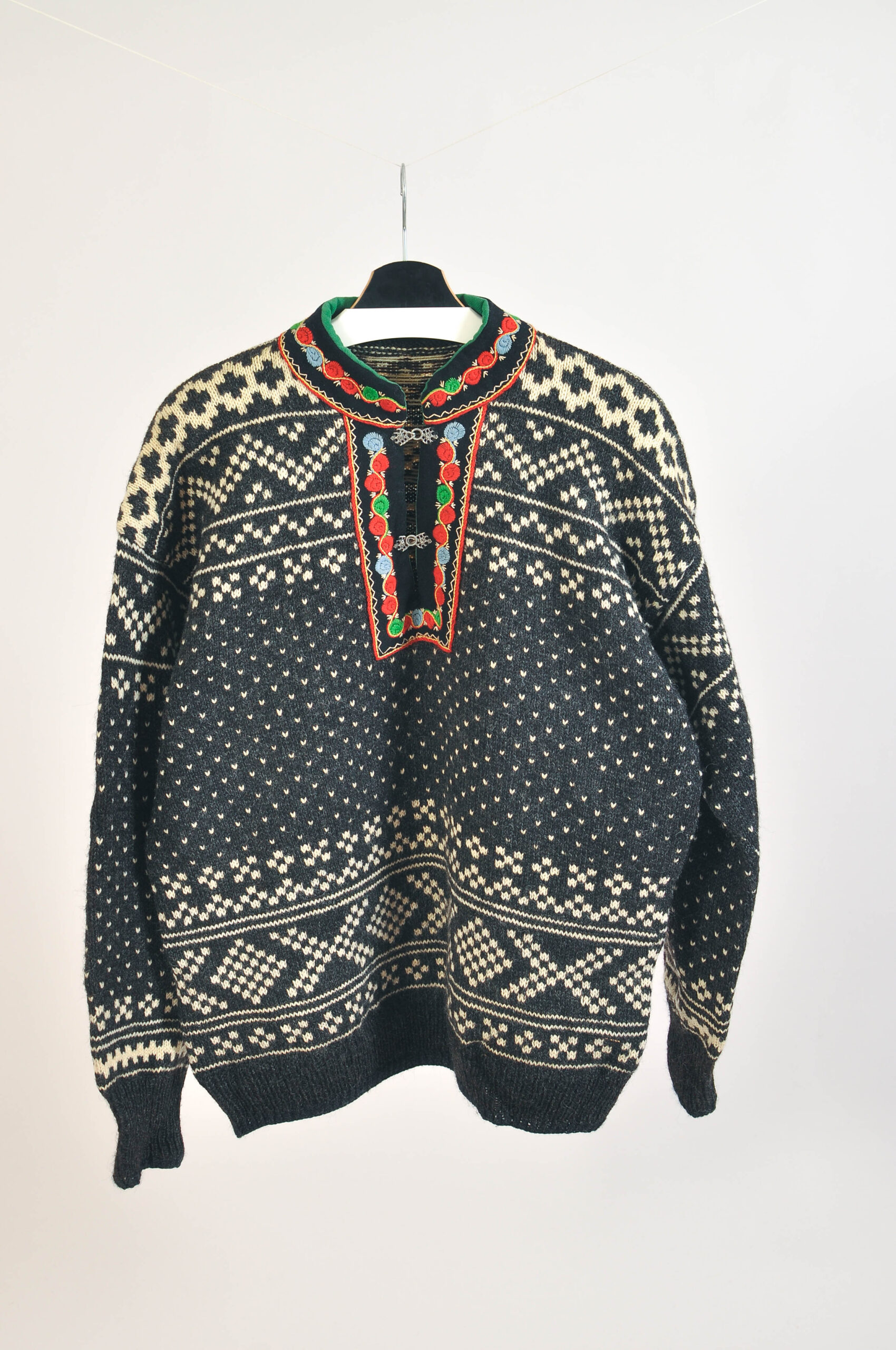 Vintage 90s Norwegian Black & White Wool Sweater – XL