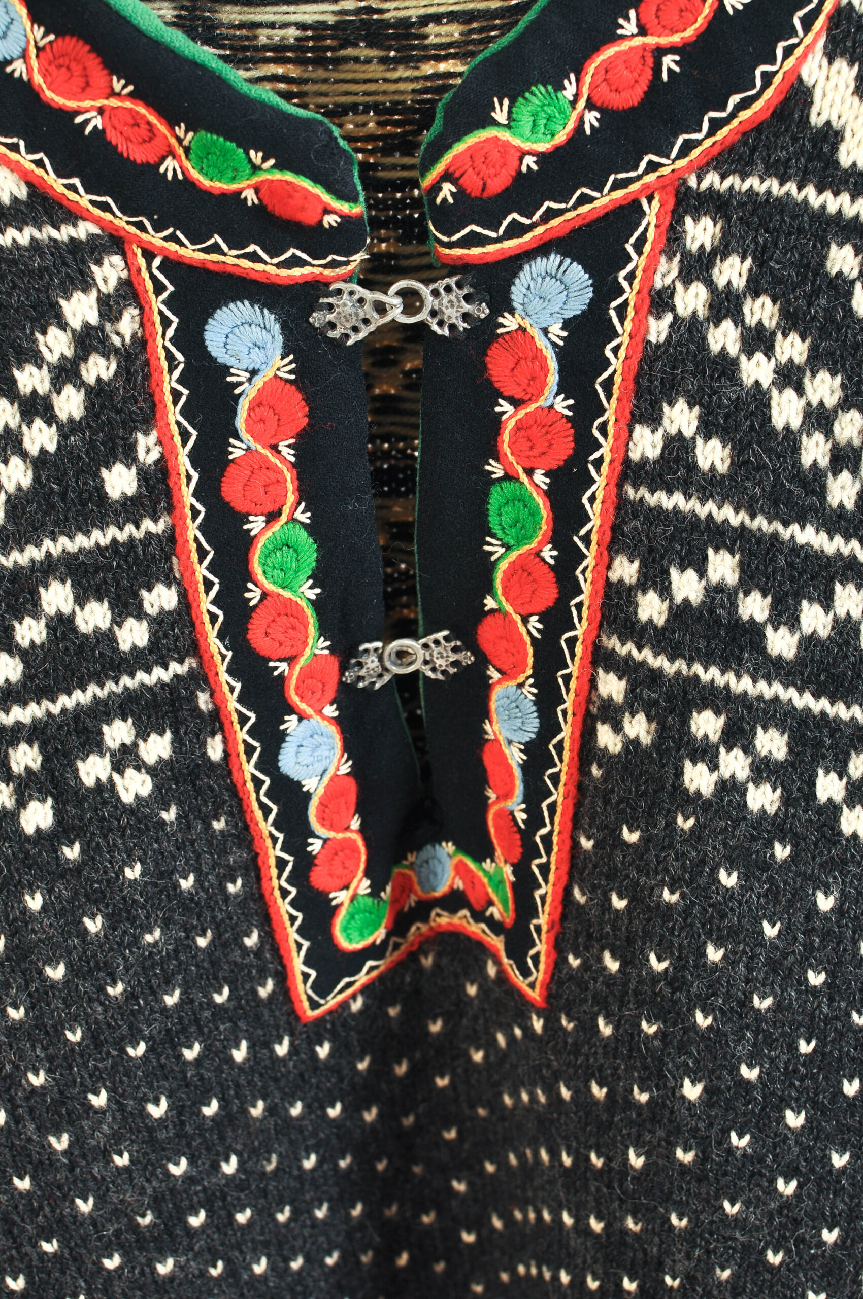 Vintage 90s Norwegian Black & White Wool Sweater – XL - Image 4