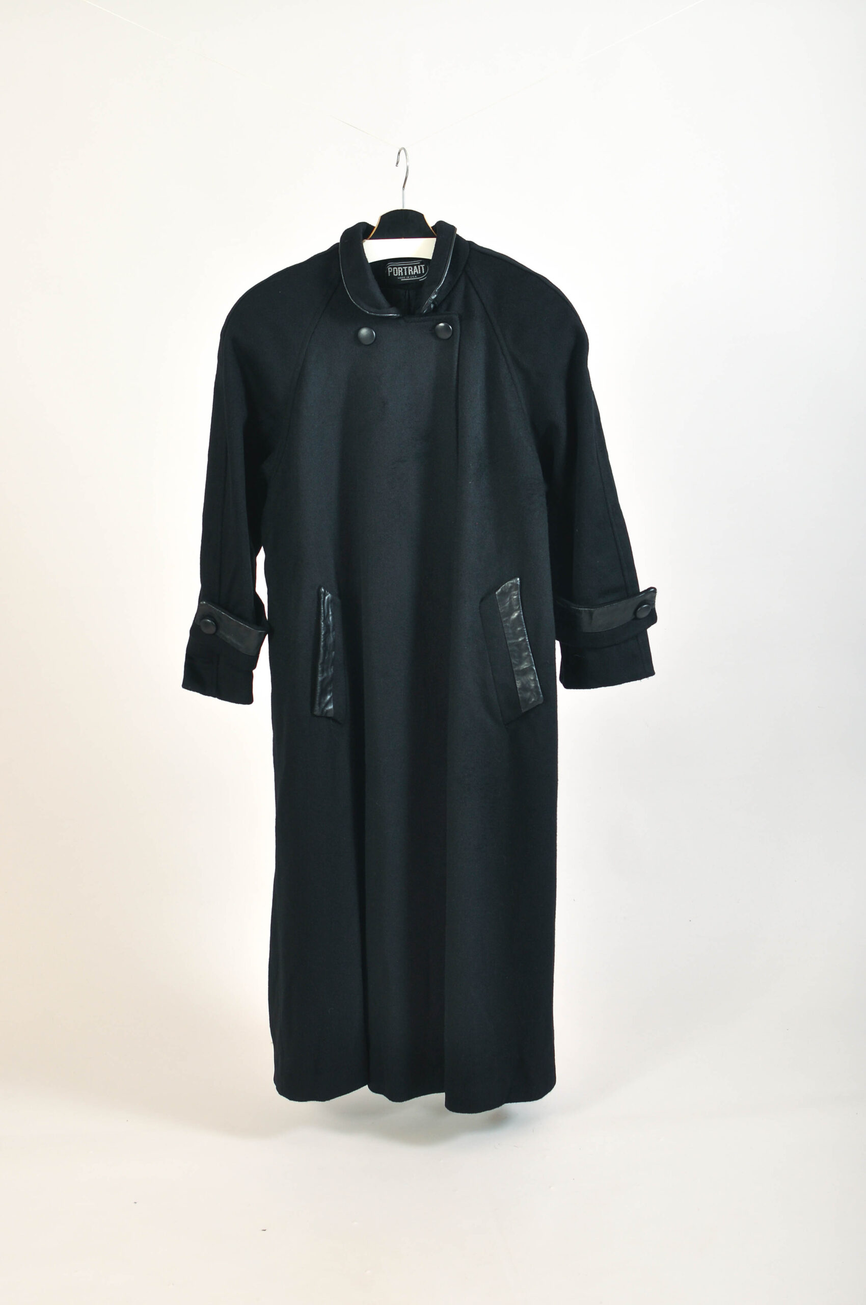Vintage 80s Black Maxi Wool Coat – Loose Fit – M/L