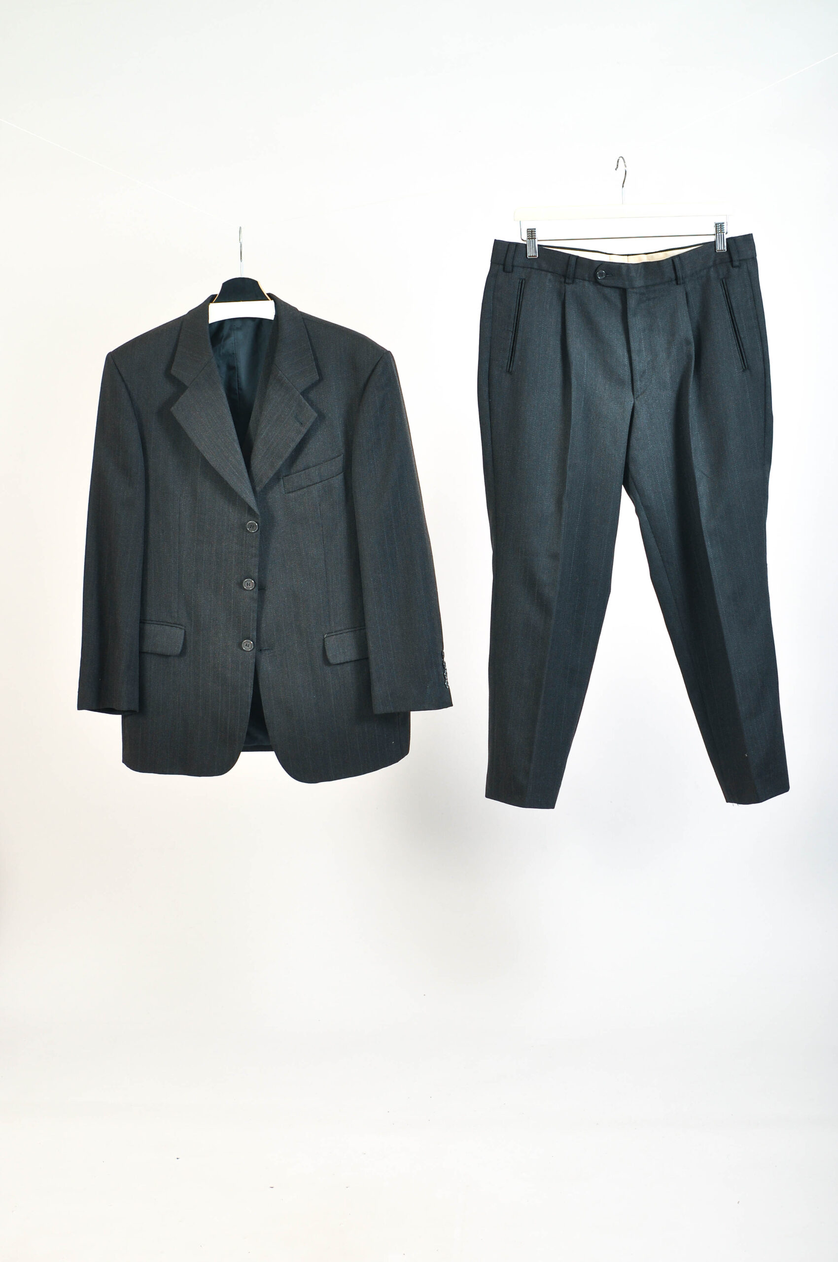 Vintage 90s Dark Grey Three-Piece Suit Lorenzo – L (Short)