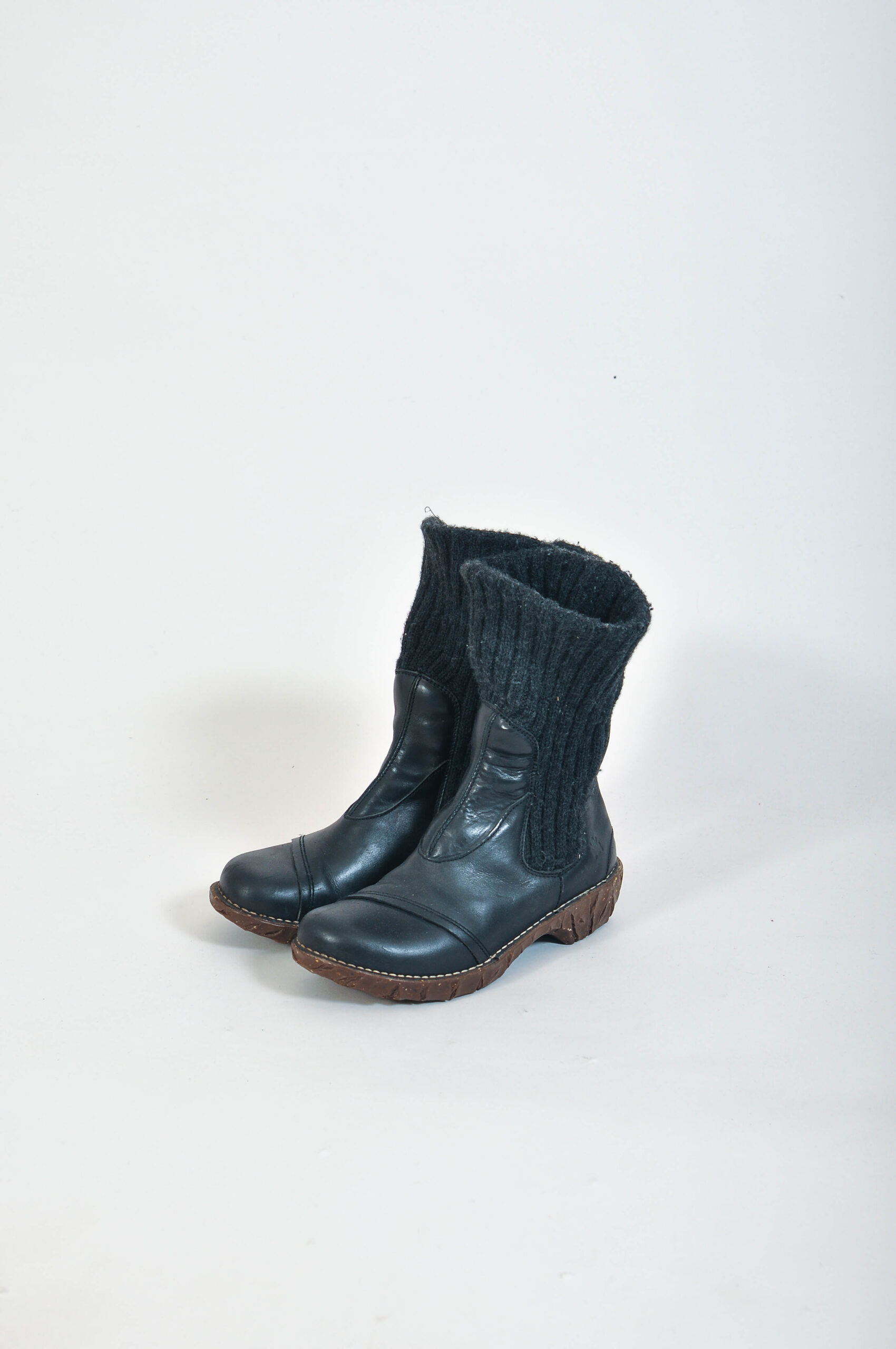 Vintage 00s Black Leather Warm Boots | Size 39 - Image 2
