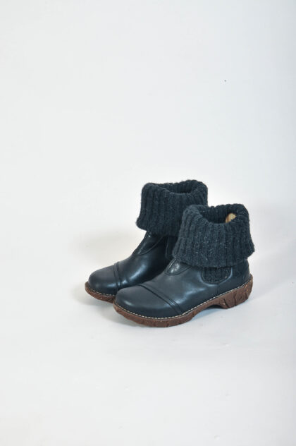 Vintage 00s Black Leather Warm Boots | Size 39