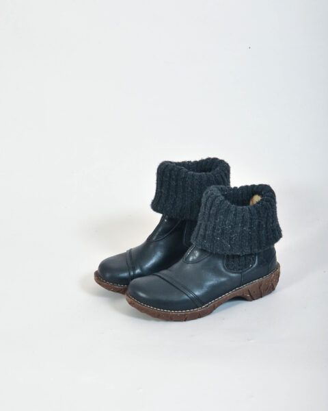Vintage 00s Black Leather Warm Boots | Size 39