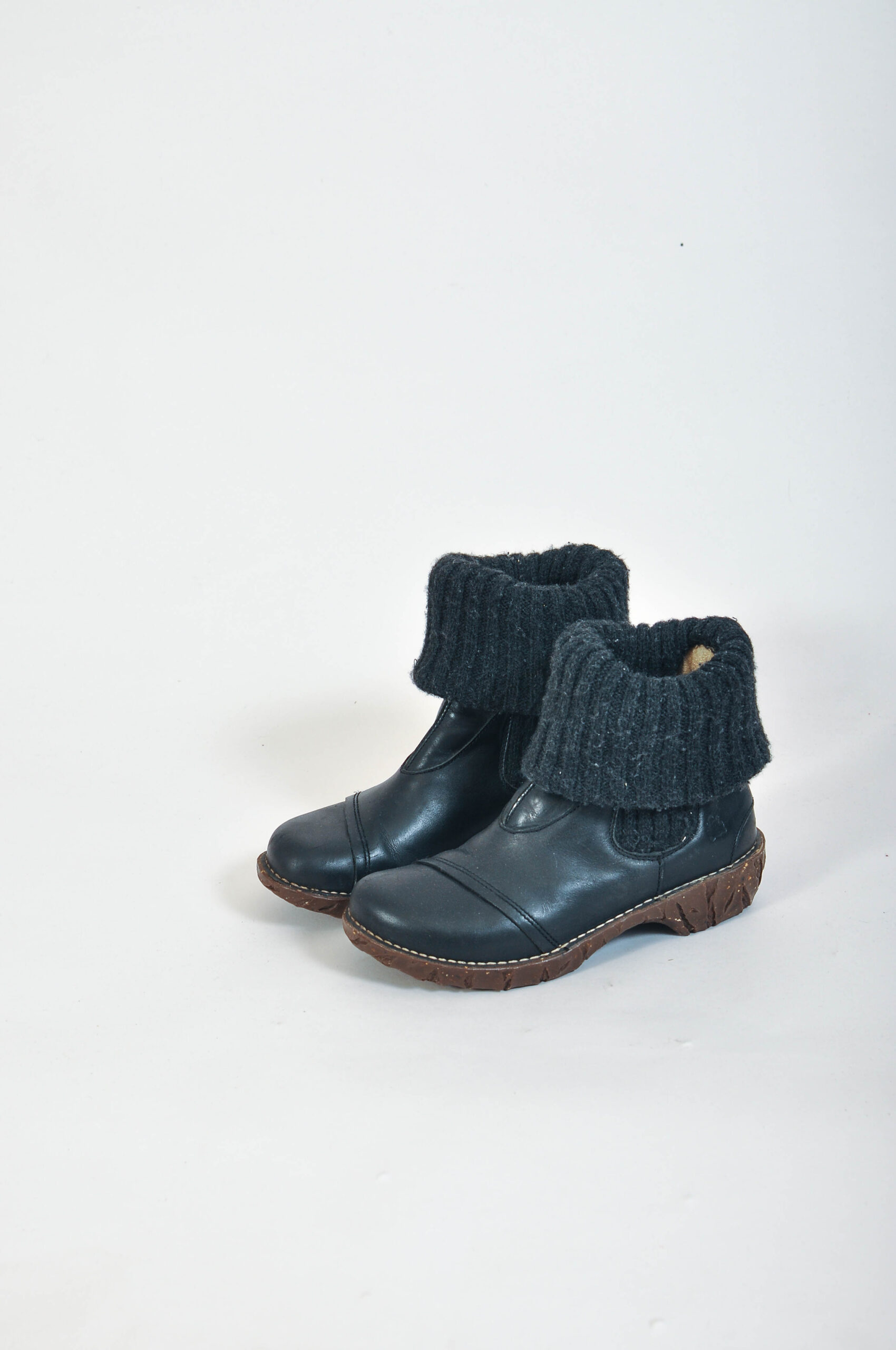 Vintage 00s Black Leather Warm Boots | Size 39