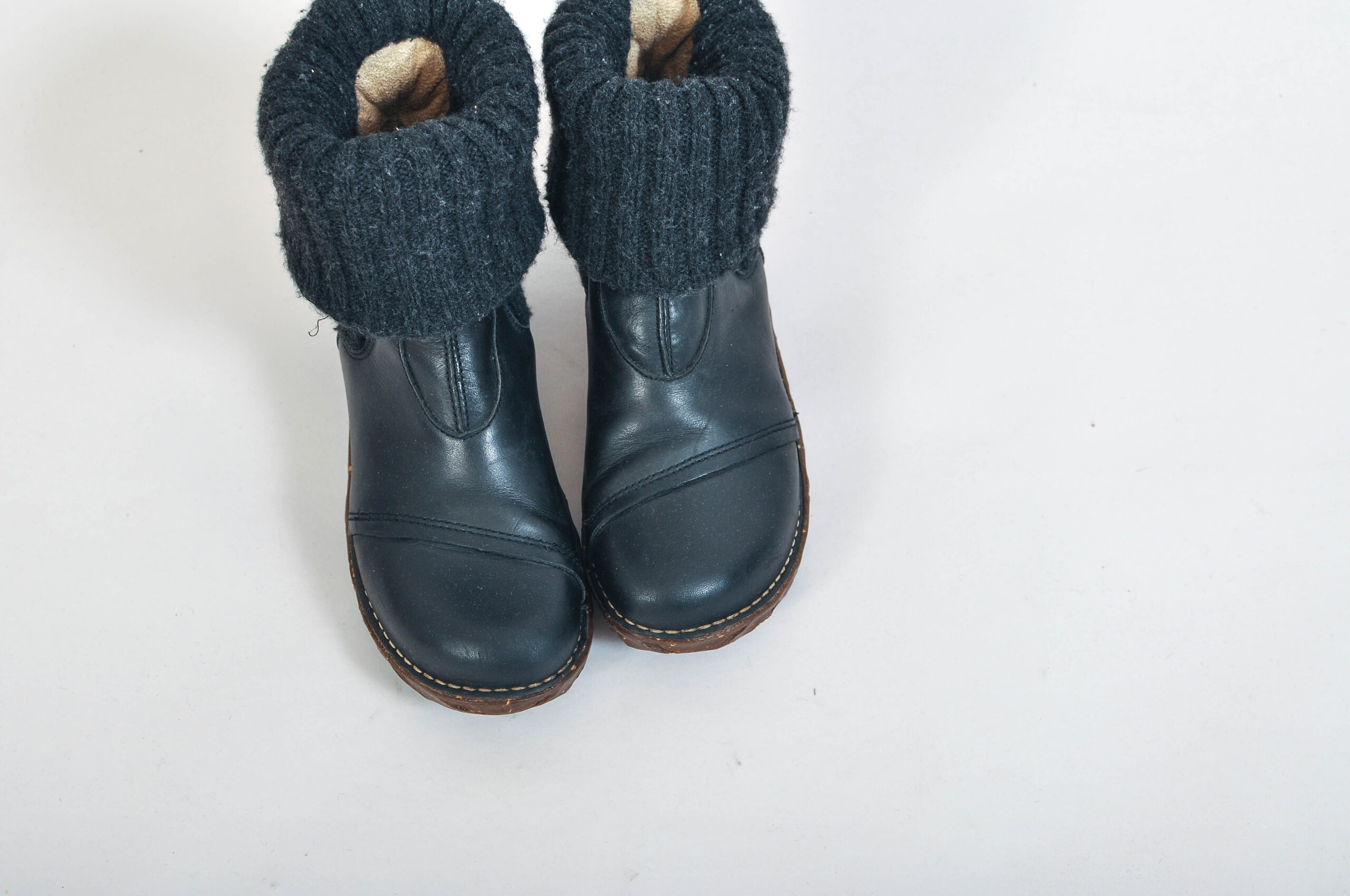 Vintage 00s Black Leather Warm Boots | Size 39 - Image 4