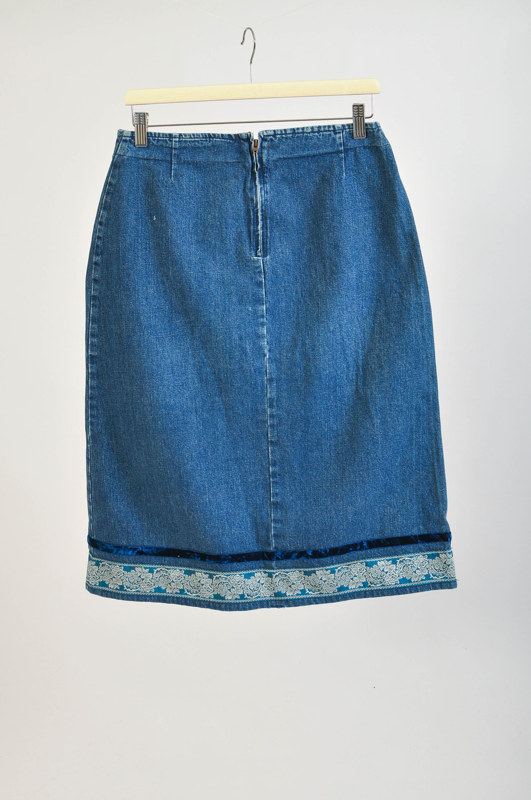 Vintage Y2K Midi Denim Skirt | Rocky Denim Skirt | Size M - Image 4
