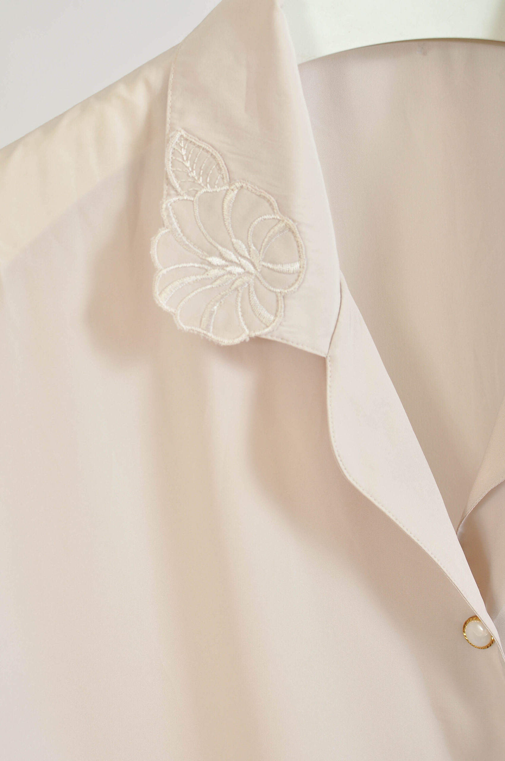 Vintage 80s Beige Polyester Blouse | Fits XL - Image 3