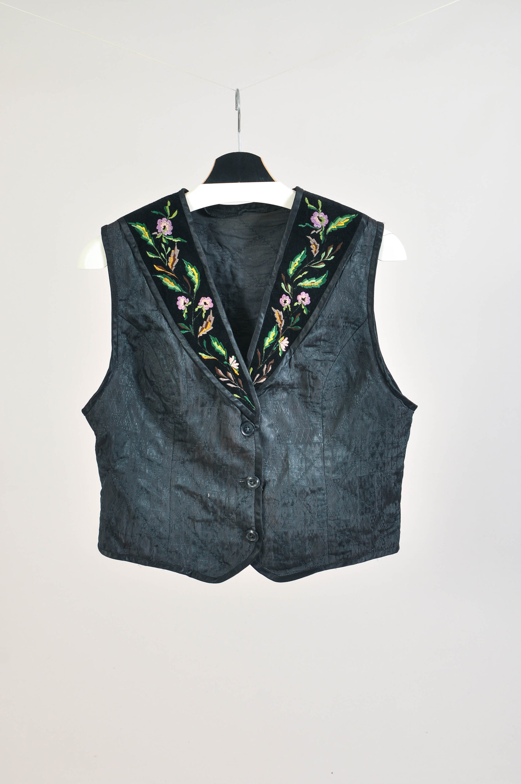 Vintage 90s Black Embroidered Vest with Suede Details – M