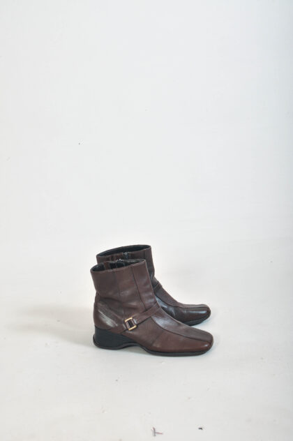 Vintage 00s Y2K Square Toe Leather Ankle Boots | Size 4