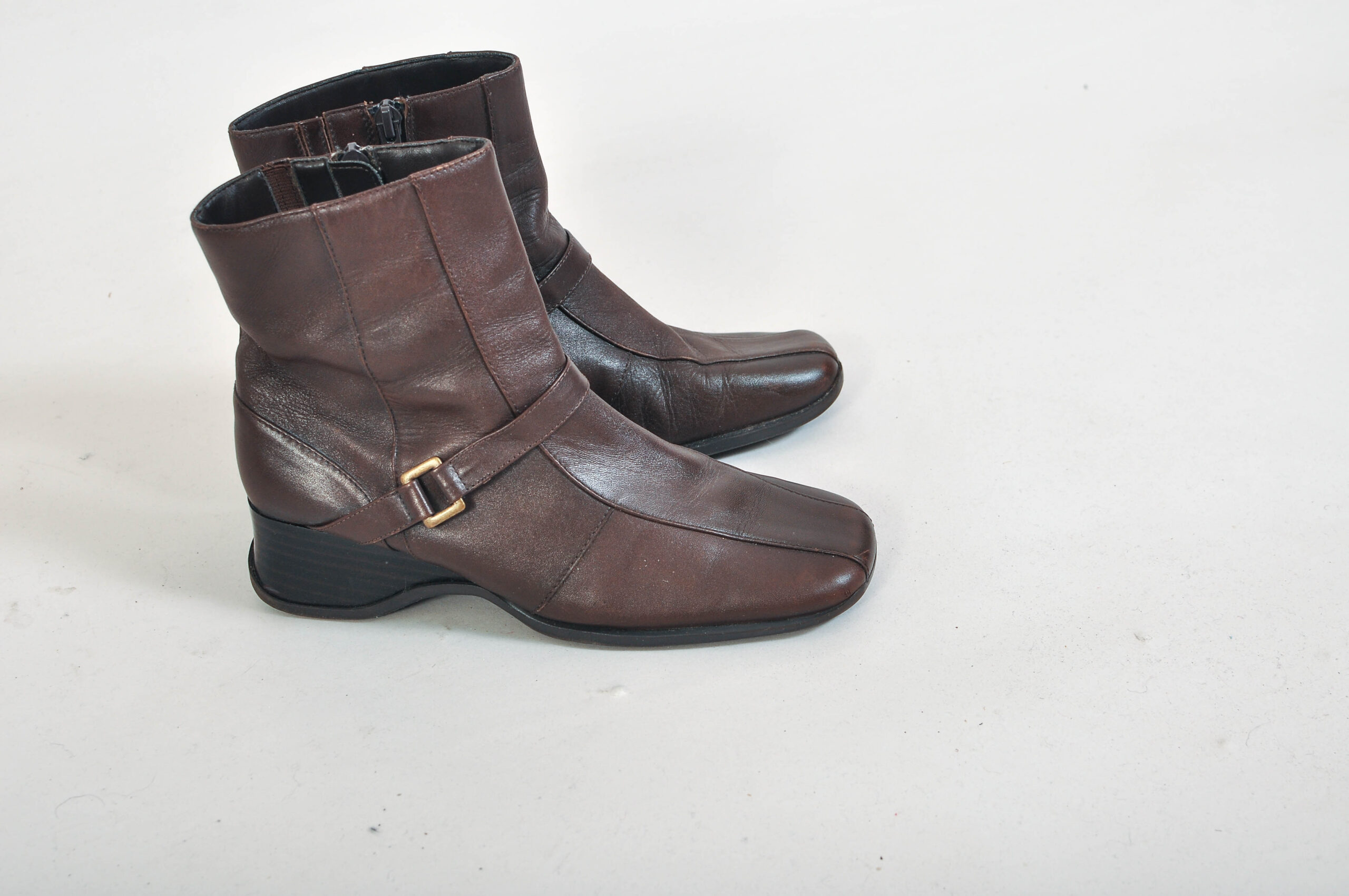 Vintage 00s Y2K Square Toe Leather Ankle Boots | Size 4 - Image 3
