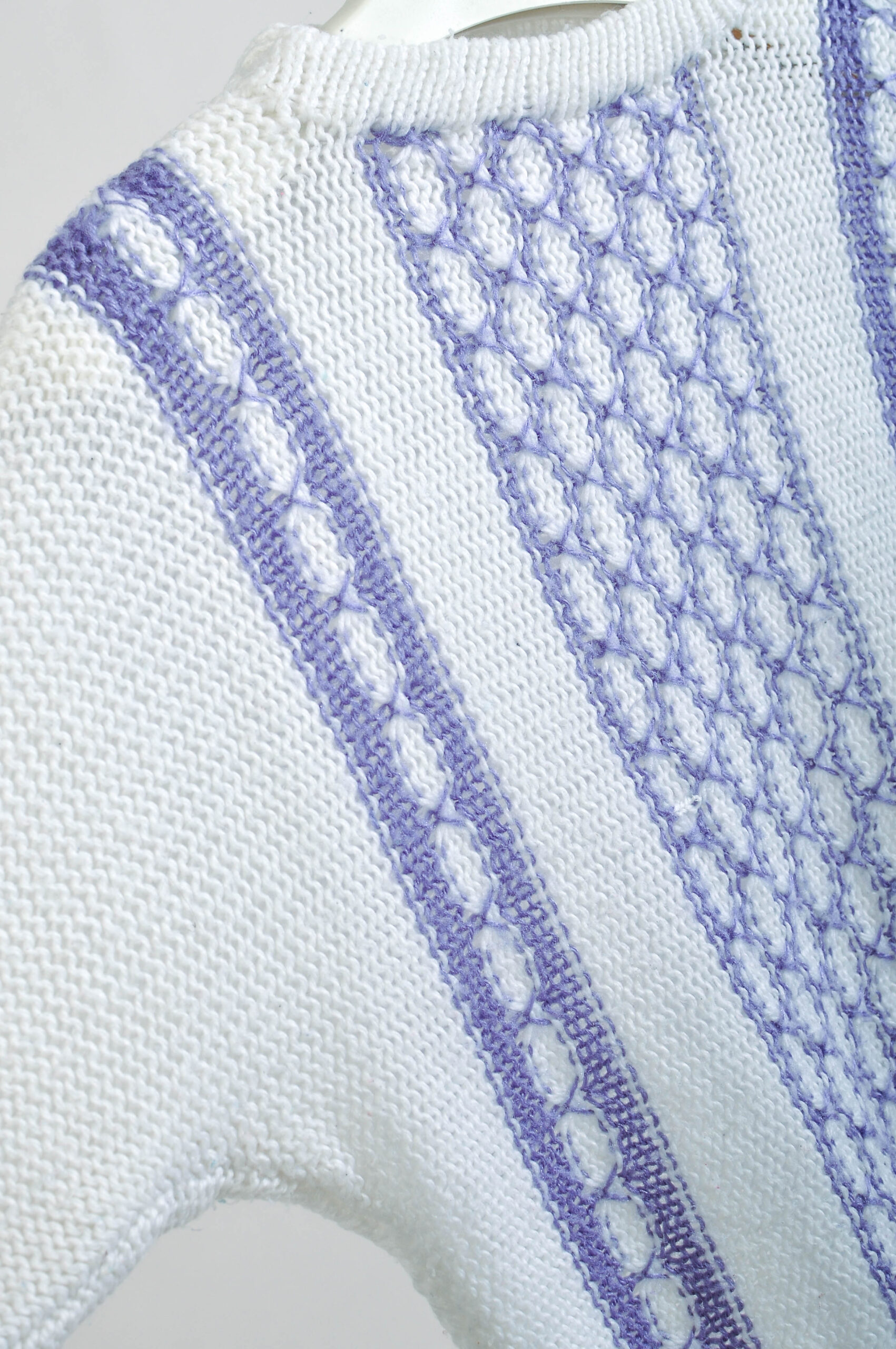 Vintage 80s White & Purple Knitwear – S - Image 4